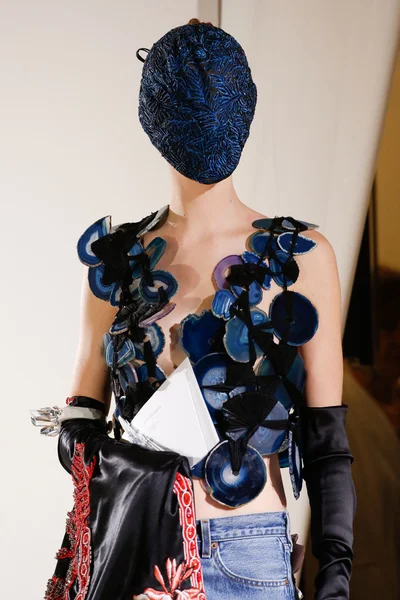Look 17